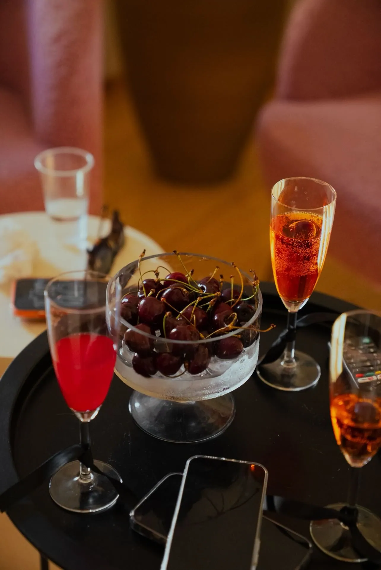 Cocktails και κεράσματα σε πάρτι στο σαλόνι στην Πάτρα